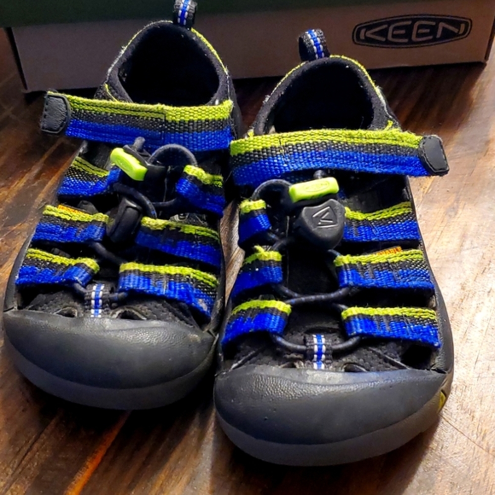 Keen hiking sandal. Newport H2 Color Racer Black toddler boy size 8.